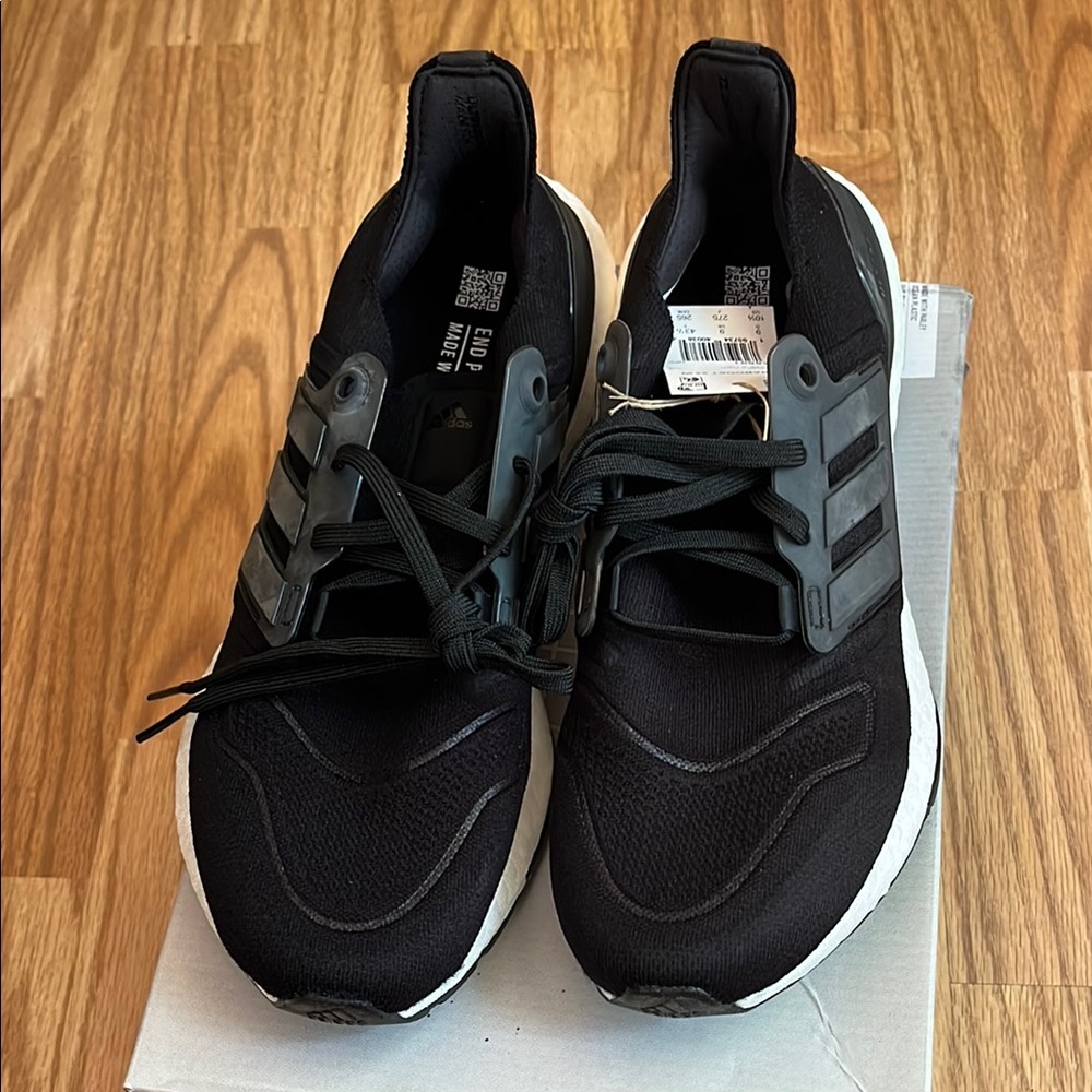 Adidas Ultraboost 22 W Black and White Running Shoes - Picture 4 of 5